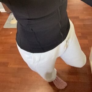 Lululemon midrise oversized scuba joggers
New condition